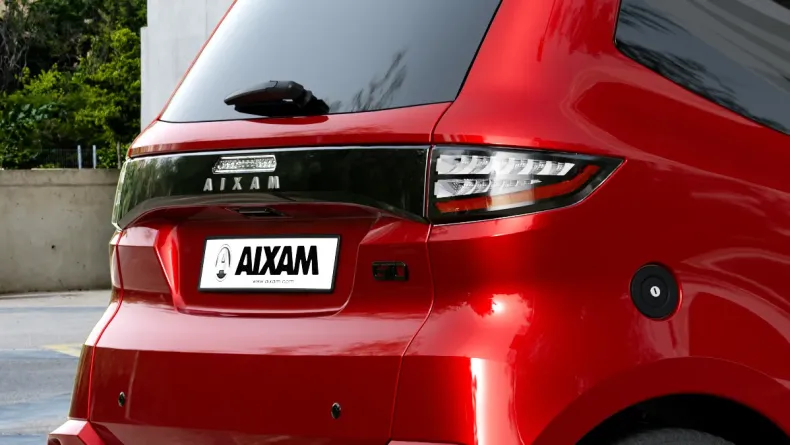 Τετράκυκλα οχήματα ασφαλούς ταχύτητας AIXAM City CITGTO_RED_34AR_JPG.jpg
